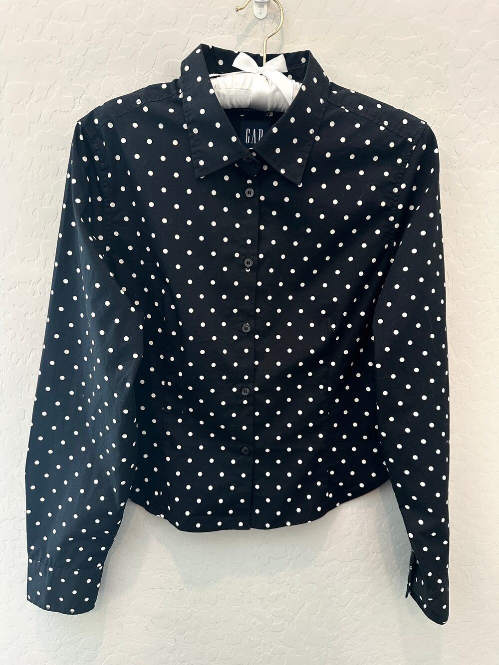 GAP Black White Polka Dot Fitted Cropped Button Up Shirt NWT Petite Medium